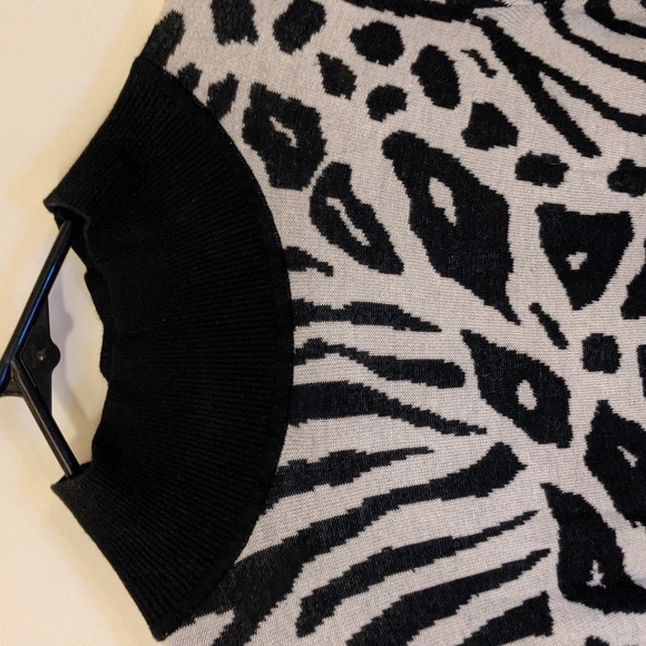 Zebra Print Sweater Large - Picture 3 of 5